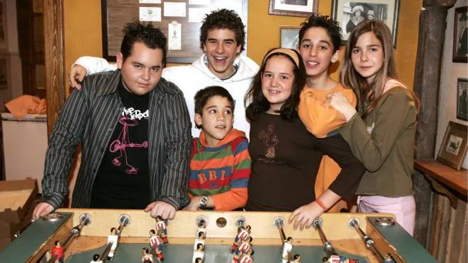 Parte de los actores de «Los Serrano», durante la presentación de la cuarta temporada en 2005
