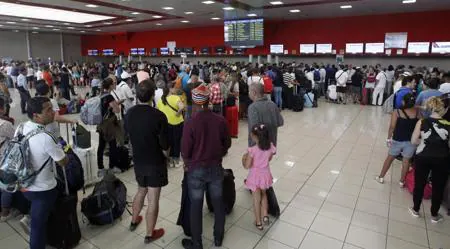 El aeropuerto internacional José Martí de La Habana reanudó sus operaciones este martes tras el paso del huracán Irma