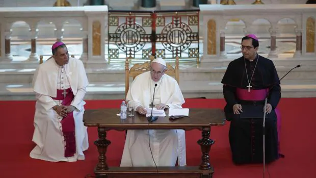 El papa Francisco habla durante un encuentro con obispos centroamericanos