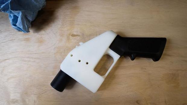 El distribuidor de armas 3D desafía a la Justicia de Estados Unidos y pone a la venta los planos