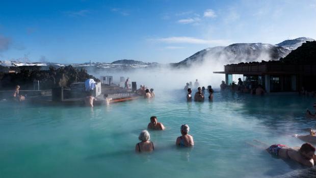 Una aerolínea islandesa busca dos amigos para viajar por todo el mundo