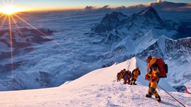 Vídeo: la cumbre del Everest más cerca e impresionante que nunca