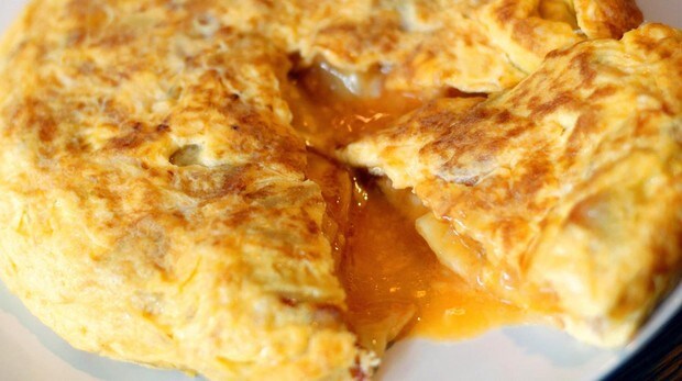 ¿La tortilla de patatas lleva cebolla o no?: esta es la receta de Betanzos