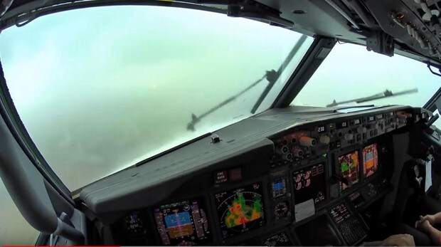 Así vieron los pilotos el aterrizaje en Palma de un Boeing en plena tormenta