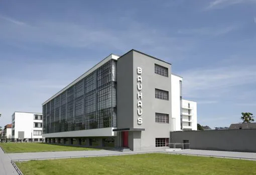 Edificio de la Bauhaus en Dessau, de Walter Gropius (1925-26)