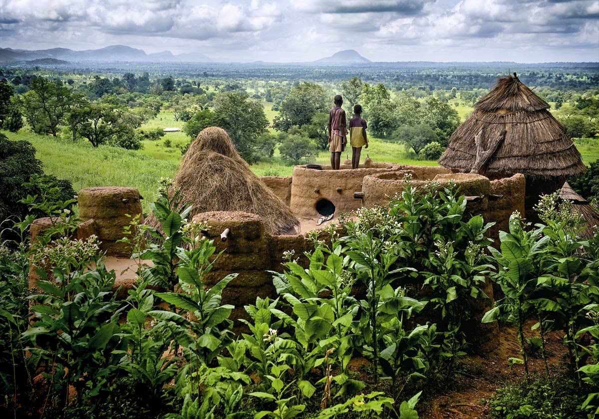 Los castillos de África: así se vive en el reino de los sombas