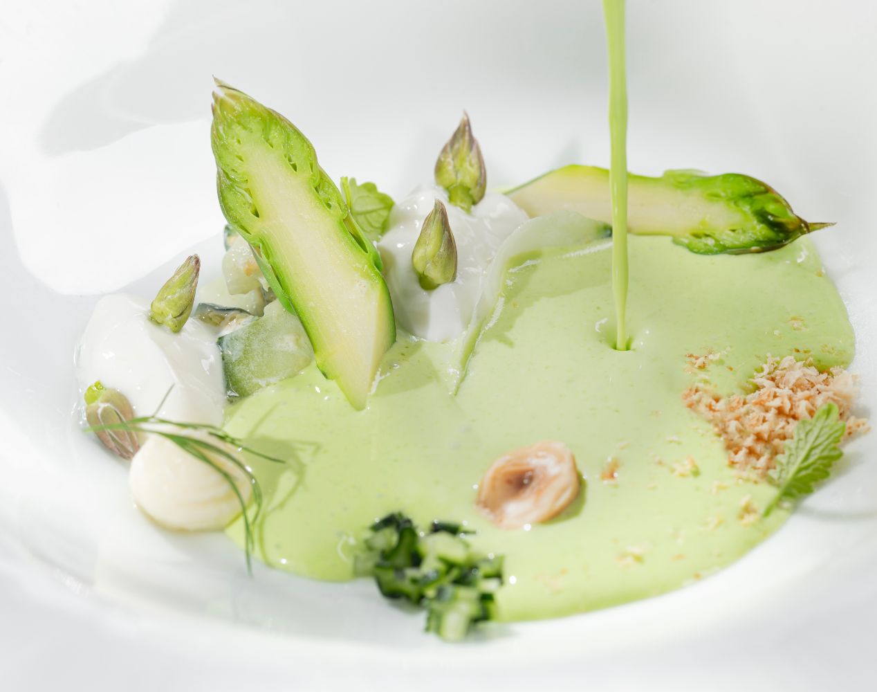 Crema de espárragos verdes y yogur