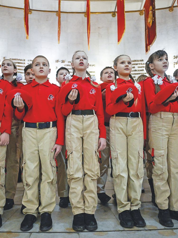 Los 'niños soldado' de Putin: cómo el Kremlin ha adoctrinado a toda una generación